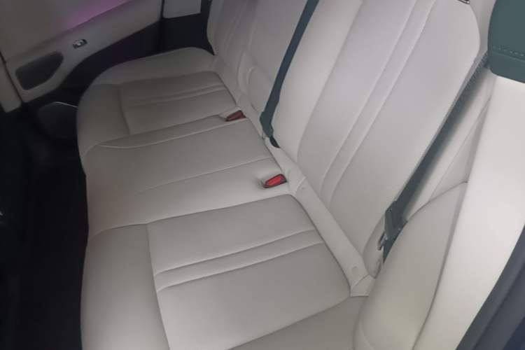 Used Xiaomi Auto YU7 2025 Ultra-Long Range High-Performance All-Wheel-Drive Max Edition Left Rear Seat