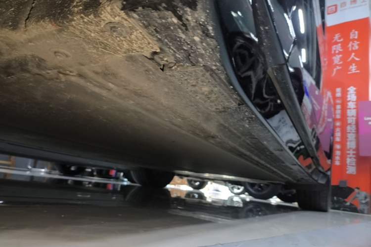 Used Xiaomi Auto YU7 2025 Ultra-Long Range All-Wheel Drive Pro Version Left Side Sill