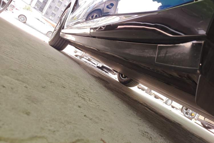 Used Xiaomi Auto YU7 2025 Ultra-Long Range Rear-Wheel Drive Version Left Side Sill
