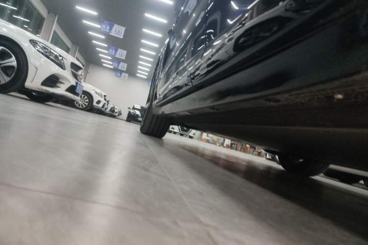 Used Xiaomi Auto YU7 2025 Ultra-Long Range High-Performance All-Wheel-Drive Max Edition Left Side Sill
