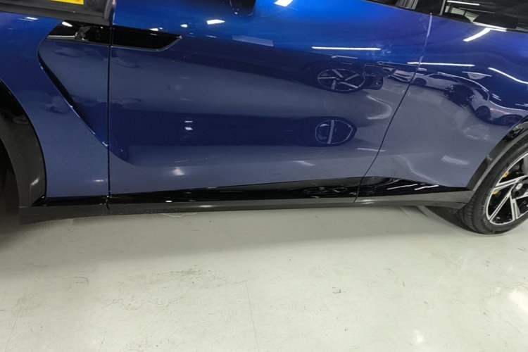 Used Xiaomi Auto YU7 2025 Ultra-Long Range High-Performance All-Wheel-Drive Max Edition Left Side Sill