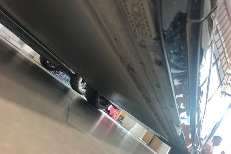 Used Xiaomi Auto YU7 2025 Ultra-Long Range High-Performance All-Wheel-Drive Max Edition Left Side Sill