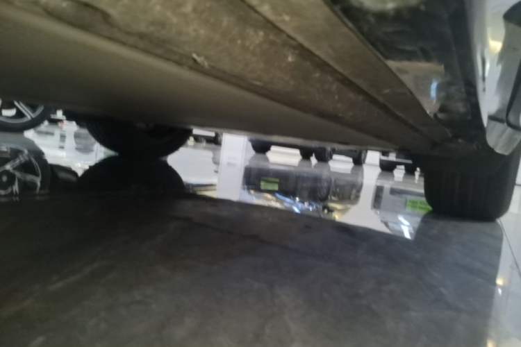 Used Xiaomi Auto YU7 2025 Ultra-Long Range Rear-Wheel Drive Version Left Side Sill