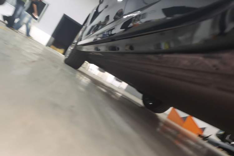 Used Xiaomi Auto YU7 2025 Ultra-Long Range High-Performance All-Wheel-Drive Max Edition Left Side Sill
