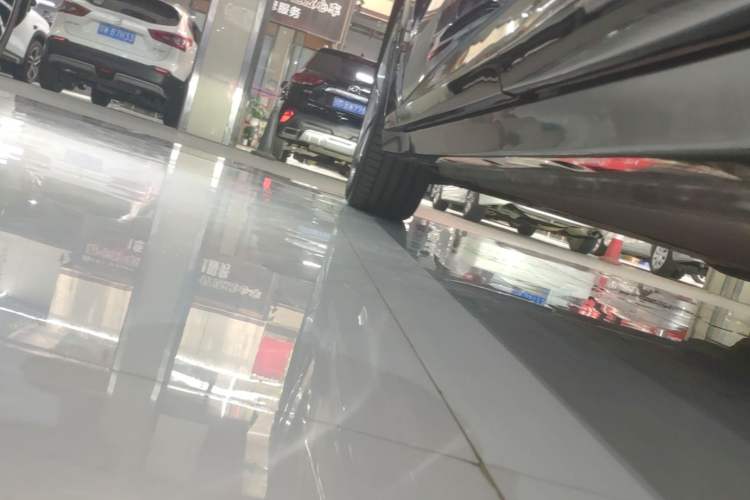 Used Xiaomi Auto YU7 2025 Ultra-Long Range High-Performance All-Wheel-Drive Max Edition Left Side Sill