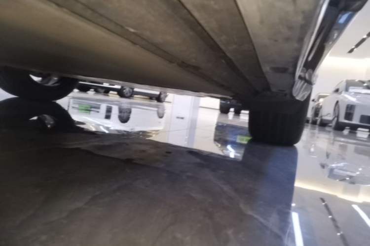 Used Xiaomi Auto YU7 2025 Ultra-Long Range Rear-Wheel Drive Version Left Side Sill