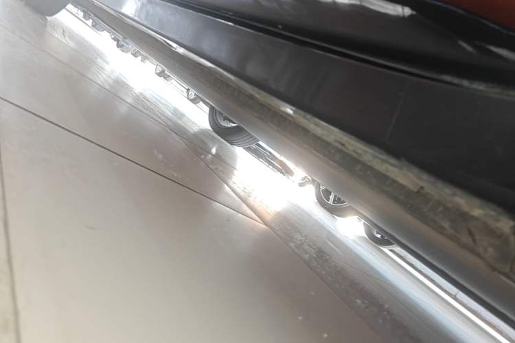 Used Xiaomi Auto YU7 2025 Ultra-Long Range High-Performance All-Wheel-Drive Max Edition Left Side Sill