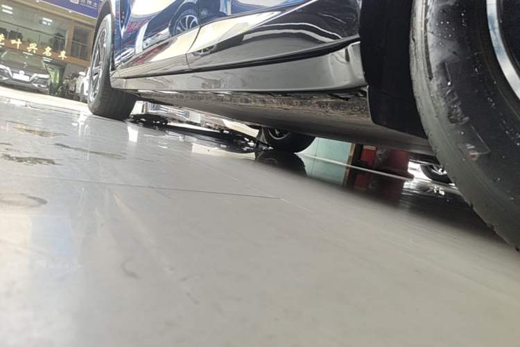 Used Xiaomi Auto YU7 2025 Ultra-Long Range Rear-Wheel Drive Version Left Side Sill