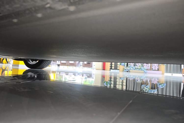 Used Xiaomi Auto YU7 2025 Ultra-Long Range High-Performance All-Wheel-Drive Max Edition Left Side Sill