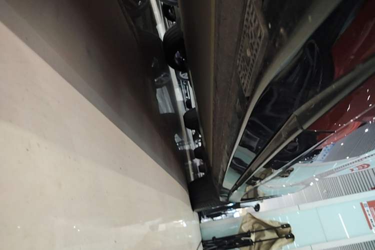 Used Xiaomi Auto YU7 2025 Ultra-Long Range High-Performance All-Wheel-Drive Max Edition Left Side Sill