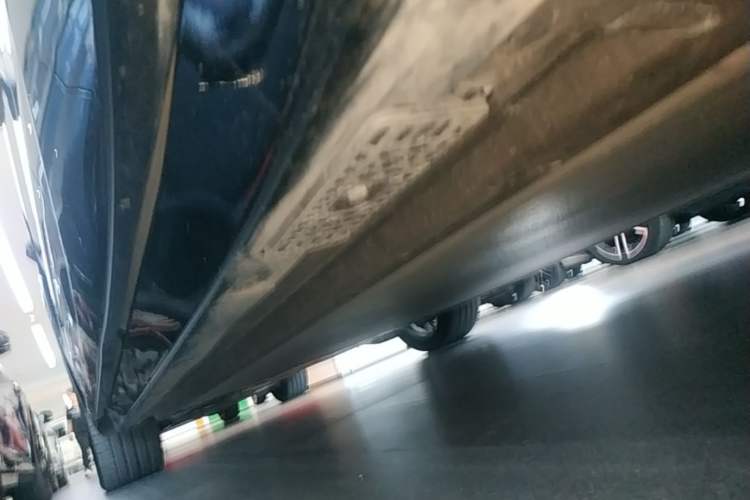 Used Xiaomi Auto YU7 2025 Ultra-Long Range High-Performance All-Wheel-Drive Max Edition Left Side Sill