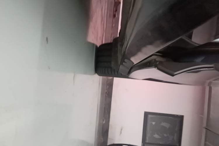 Used Xiaomi Auto YU7 2025 Ultra-Long Range High-Performance All-Wheel-Drive Max Edition Left Side Sill