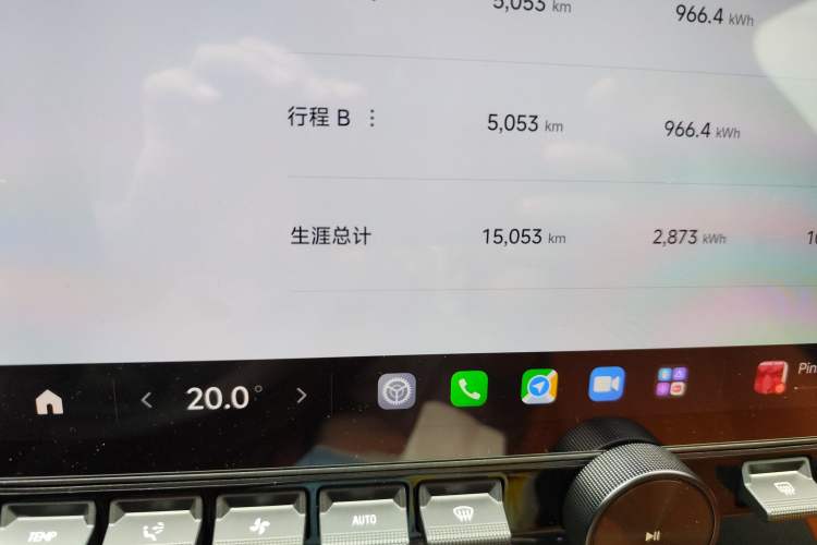 Used Xiaomi Auto YU7 2025 Ultra-Long Range High-Performance All-Wheel-Drive Max Edition Odometer Close Up
