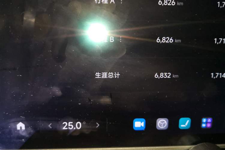 Used Xiaomi Auto YU7 2025 Ultra-Long Range High-Performance All-Wheel-Drive Max Edition Odometer Close Up