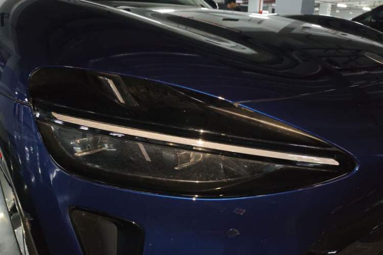 Used Xiaomi Auto YU7 2025 Ultra-Long Range All-Wheel Drive Pro Version Right Front Headlight