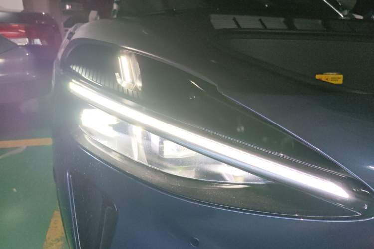 Used Xiaomi Auto YU7 2025 Ultra-Long Range High-Performance All-Wheel-Drive Max Edition Right Front Headlight