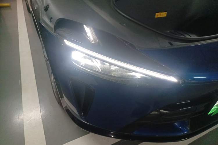 Used Xiaomi Auto YU7 2025 Ultra-Long Range High-Performance All-Wheel-Drive Max Edition Right Front Headlight