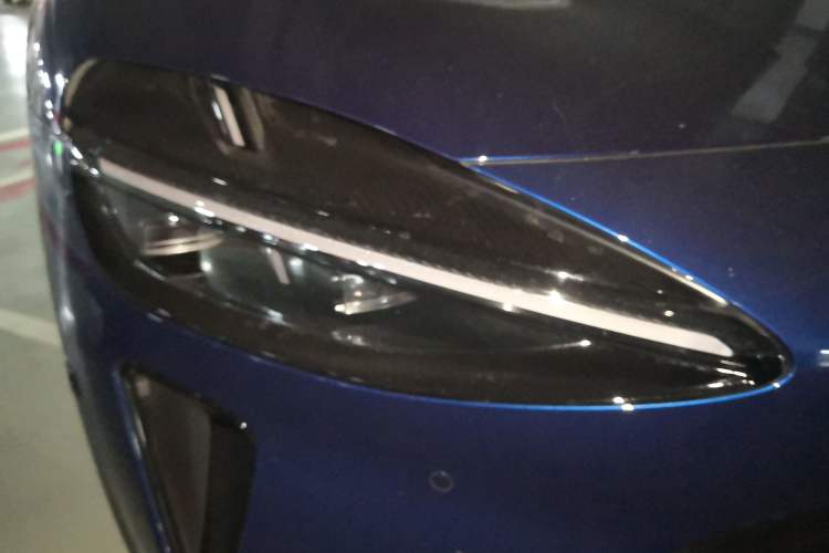 Used Xiaomi Auto YU7 2025 Ultra-Long Range High-Performance All-Wheel-Drive Max Edition Right Front Headlight
