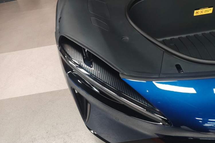 Used Xiaomi Auto YU7 2025 Ultra-Long Range High-Performance All-Wheel-Drive Max Edition Right Front Headlight