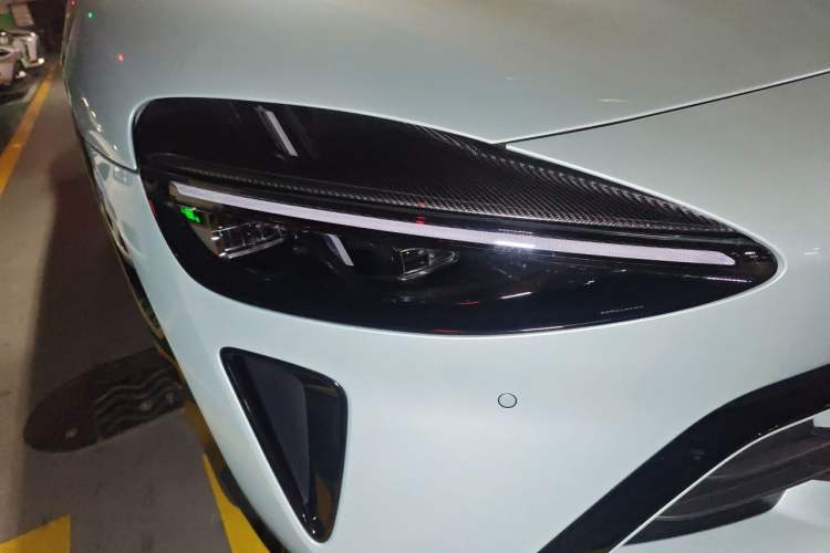 Used Xiaomi Auto YU7 2025 Ultra-Long Range High-Performance All-Wheel-Drive Max Edition Right Front Headlight
