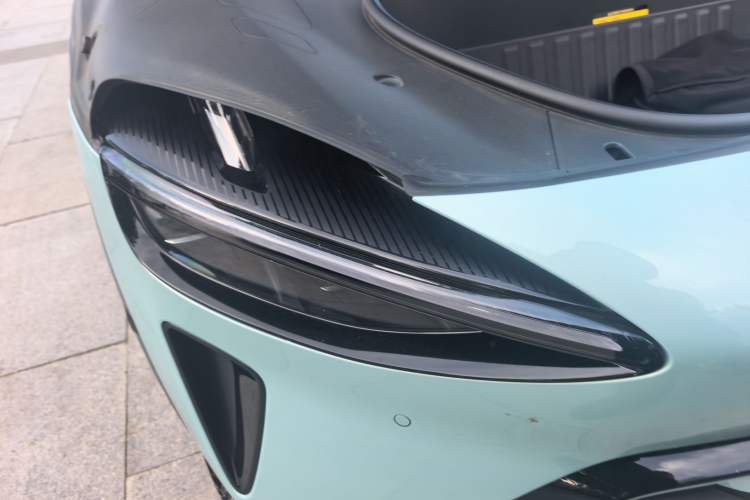 Used Xiaomi Auto YU7 2025 Ultra-Long Range High-Performance All-Wheel-Drive Max Edition Right Front Headlight