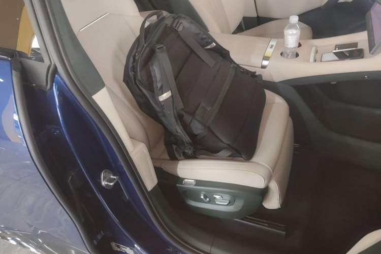 Used Xiaomi Auto YU7 2025 Ultra-Long Range High-Performance All-Wheel-Drive Max Edition Right Front Seat