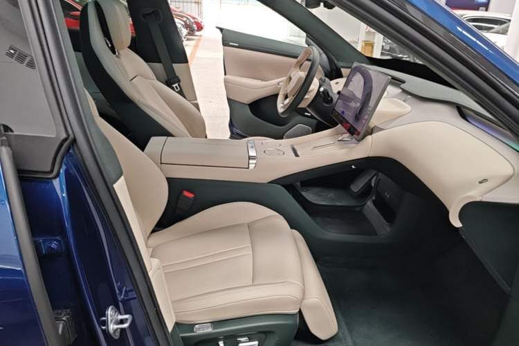 Used Xiaomi Auto YU7 2025 Ultra-Long Range High-Performance All-Wheel-Drive Max Edition Right Front Seat