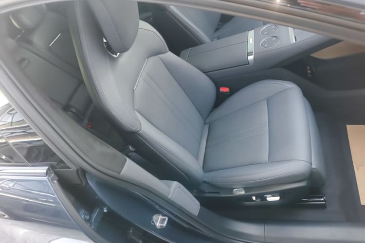 Used Xiaomi Auto YU7 2025 Ultra-Long Range High-Performance All-Wheel-Drive Max Edition Right Front Seat