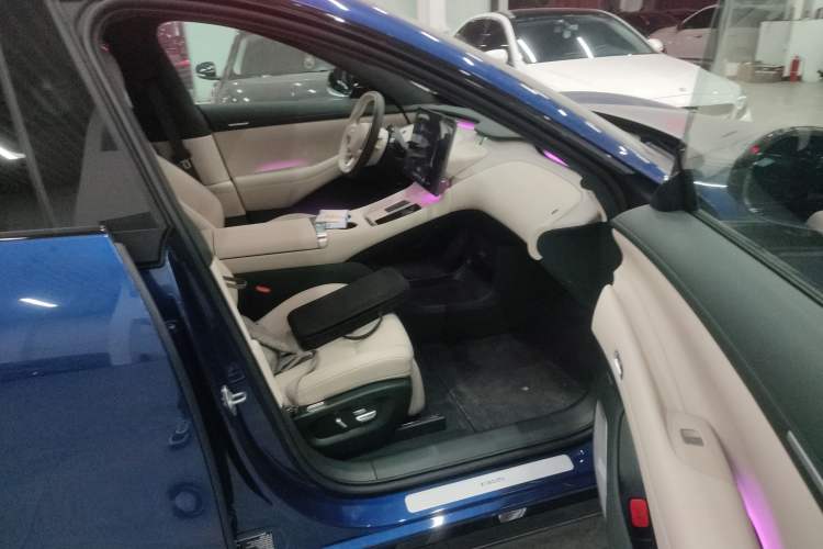 Used Xiaomi Auto YU7 2025 Ultra-Long Range High-Performance All-Wheel-Drive Max Edition Right Front Seat