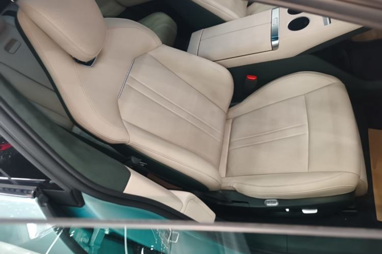 Used Xiaomi Auto YU7 2025 Ultra-Long Range High-Performance All-Wheel-Drive Max Edition Right Front Seat