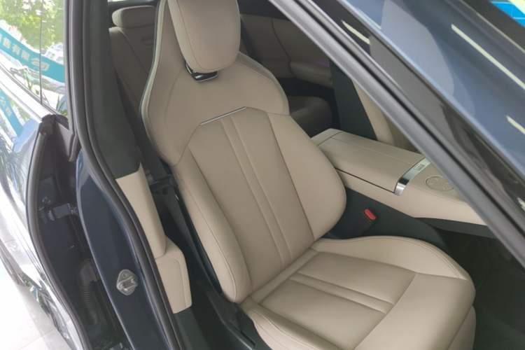 Used Xiaomi Auto YU7 2025 Ultra-Long Range High-Performance All-Wheel-Drive Max Edition Right Front Seat