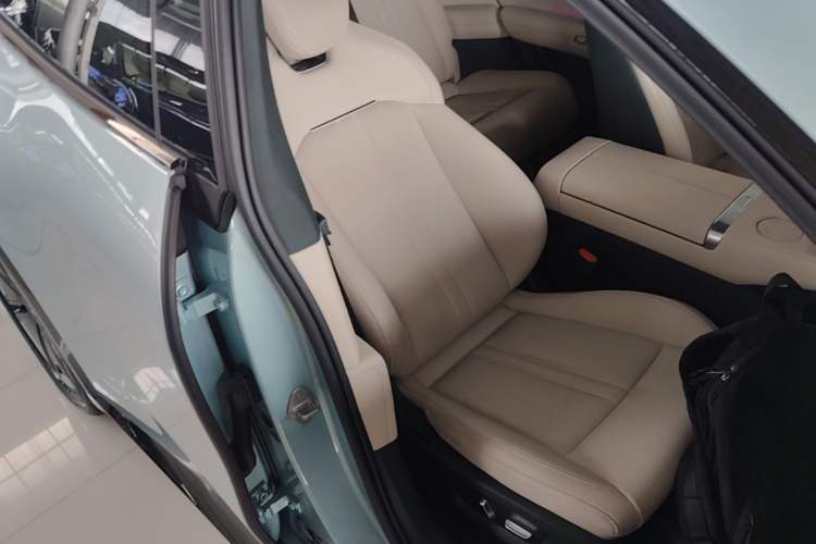 Used Xiaomi Auto YU7 2025 Ultra-Long Range Rear-Wheel Drive Version Right Front Seat
