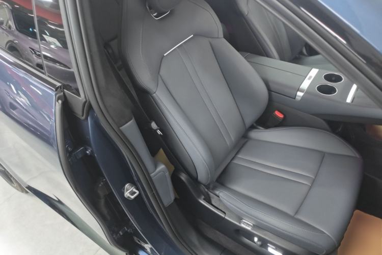 Used Xiaomi Auto YU7 2025 Ultra-Long Range High-Performance All-Wheel-Drive Max Edition Right Front Seat