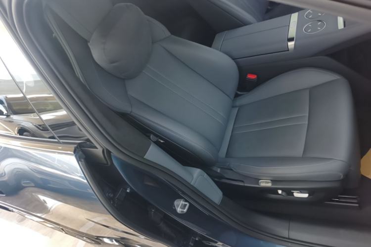Used Xiaomi Auto YU7 2025 Ultra-Long Range High-Performance All-Wheel-Drive Max Edition Right Front Seat