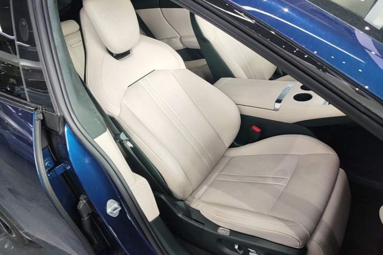Used Xiaomi Auto YU7 2025 Ultra-Long Range High-Performance All-Wheel-Drive Max Edition Right Front Seat