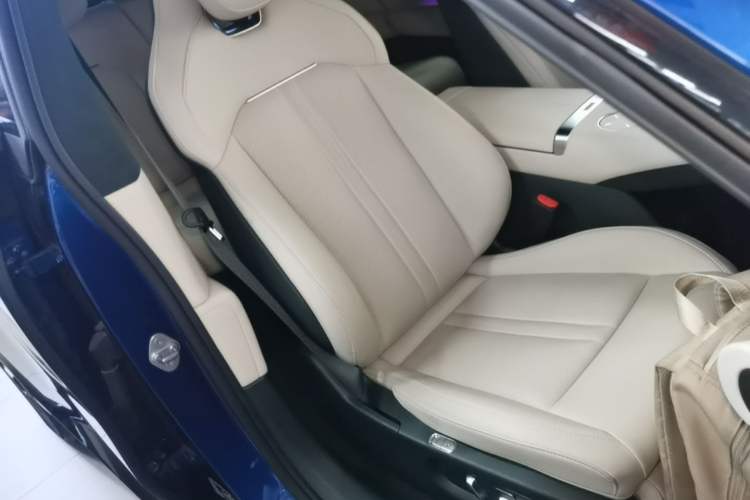Used Xiaomi Auto YU7 2025 Ultra-Long Range High-Performance All-Wheel-Drive Max Edition Right Front Seat