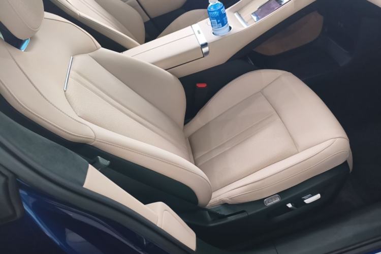 Used Xiaomi Auto YU7 2025 Ultra-Long Range High-Performance All-Wheel-Drive Max Edition Right Front Seat