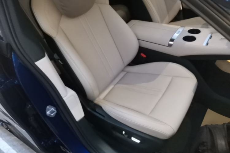 Used Xiaomi Auto YU7 2025 Ultra-Long Range Rear-Wheel Drive Version Right Front Seat