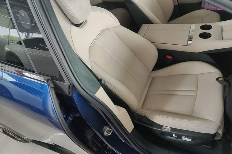 Used Xiaomi Auto YU7 2025 Ultra-Long Range High-Performance All-Wheel-Drive Max Edition Right Front Seat