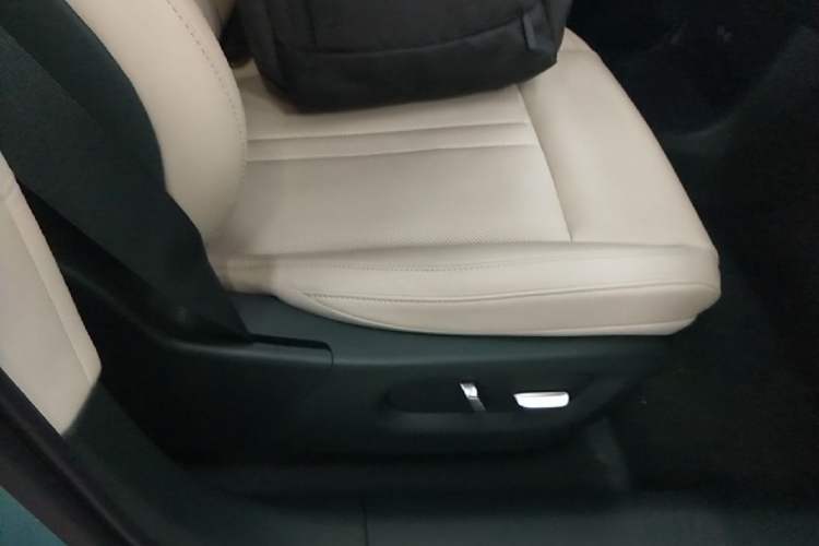 Used Xiaomi Auto YU7 2025 Ultra-Long Range Rear-Wheel Drive Version Right Front Seat