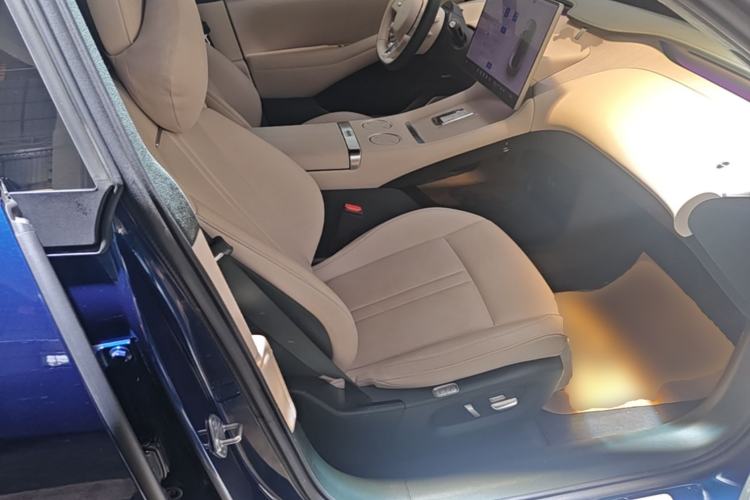 Used Xiaomi Auto YU7 2025 Ultra-Long Range High-Performance All-Wheel-Drive Max Edition Right Front Seat