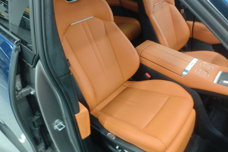 Used Xiaomi Auto YU7 2025 Ultra-Long Range High-Performance All-Wheel-Drive Max Edition Right Front Seat
