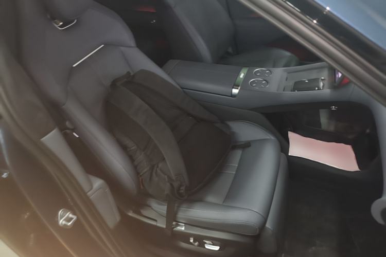 Used Xiaomi Auto YU7 2025 Ultra-Long Range High-Performance All-Wheel-Drive Max Edition Right Front Seat
