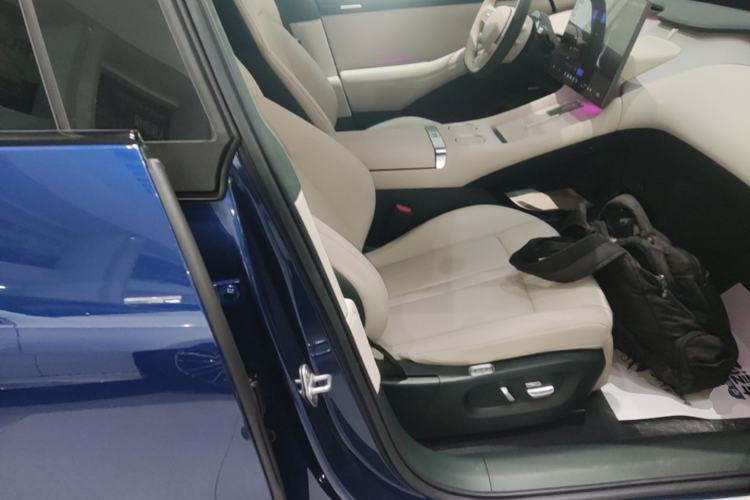 Used Xiaomi Auto YU7 2025 Ultra-Long Range High-Performance All-Wheel-Drive Max Edition Right Front Seat