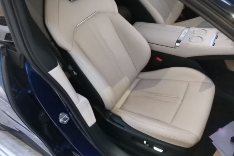 Used Xiaomi Auto YU7 2025 Ultra-Long Range Rear-Wheel Drive Version Right Front Seat