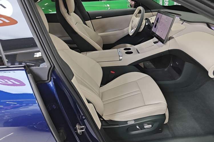 Used Xiaomi Auto YU7 2025 Ultra-Long Range High-Performance All-Wheel-Drive Max Edition Right Front Seat