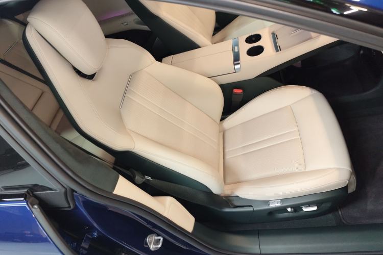 Used Xiaomi Auto YU7 2025 Ultra-Long Range High-Performance All-Wheel-Drive Max Edition Right Front Seat