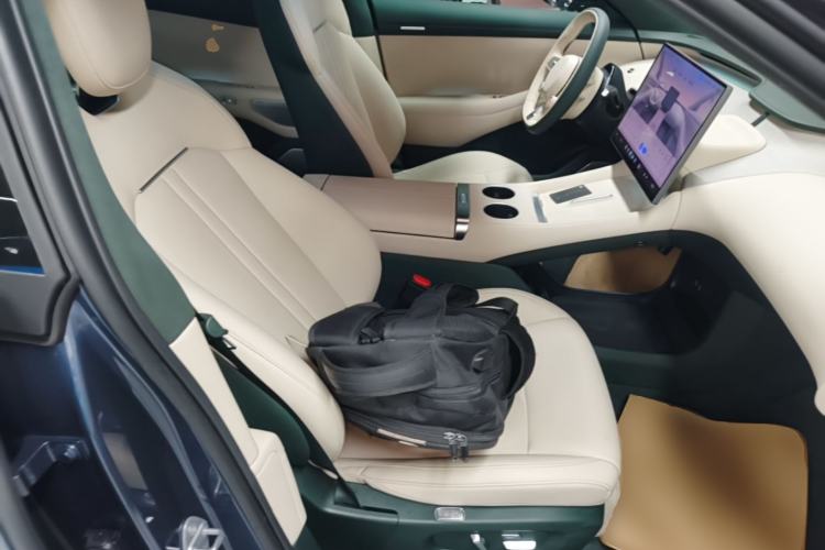 Used Xiaomi Auto YU7 2025 Ultra-Long Range High-Performance All-Wheel-Drive Max Edition Right Front Seat