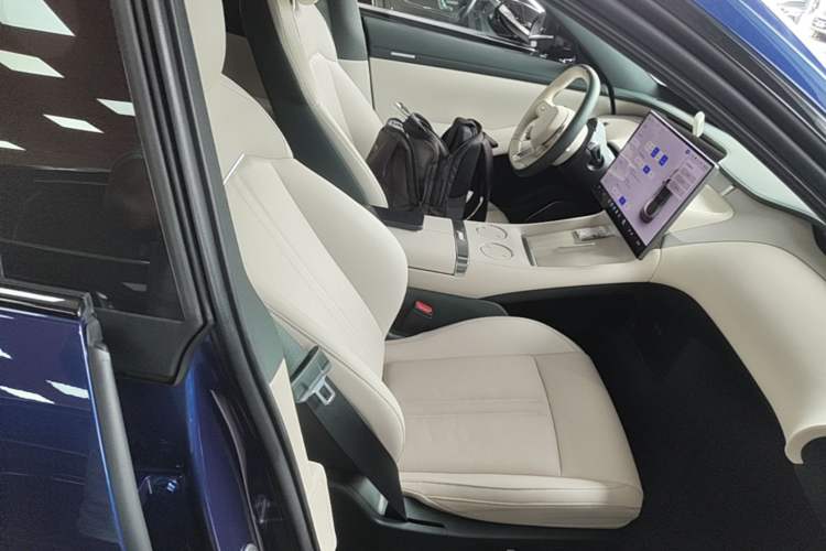 Used Xiaomi Auto YU7 2025 Ultra-Long Range Rear-Wheel Drive Version Right Front Seat