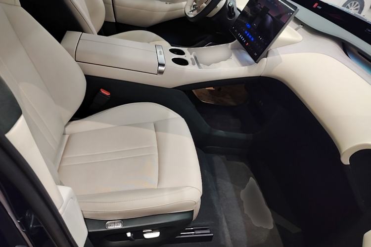 Used Xiaomi Auto YU7 2025 Ultra-Long Range High-Performance All-Wheel-Drive Max Edition Right Front Seat